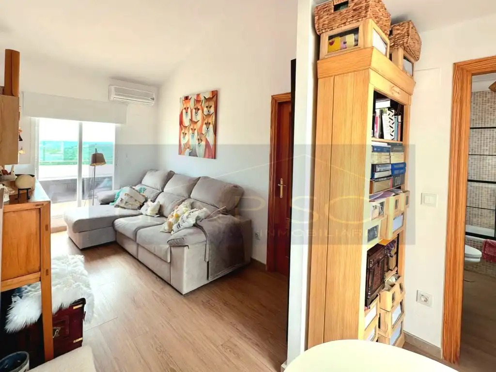 Sala d'estar de Àtic en venda en Manilva amb Aire condicionat, Terrassa i Moblat