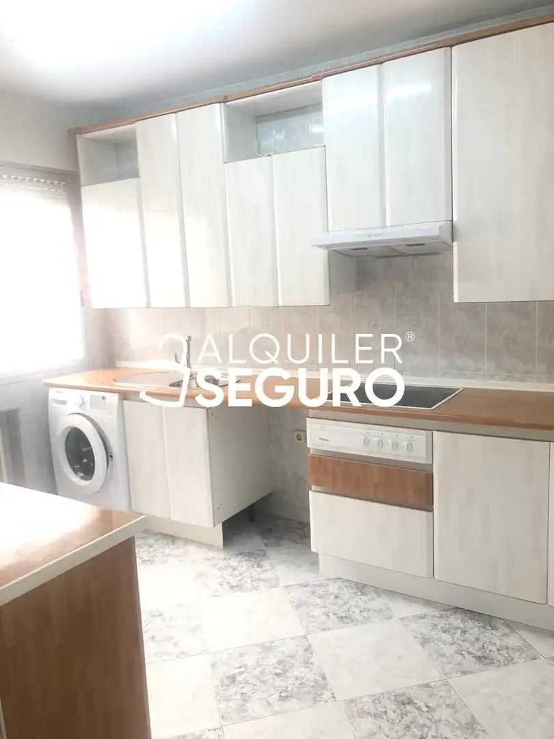 Kitchen of Flat for rent in Alcalá de Henares  with Heating and Terrace