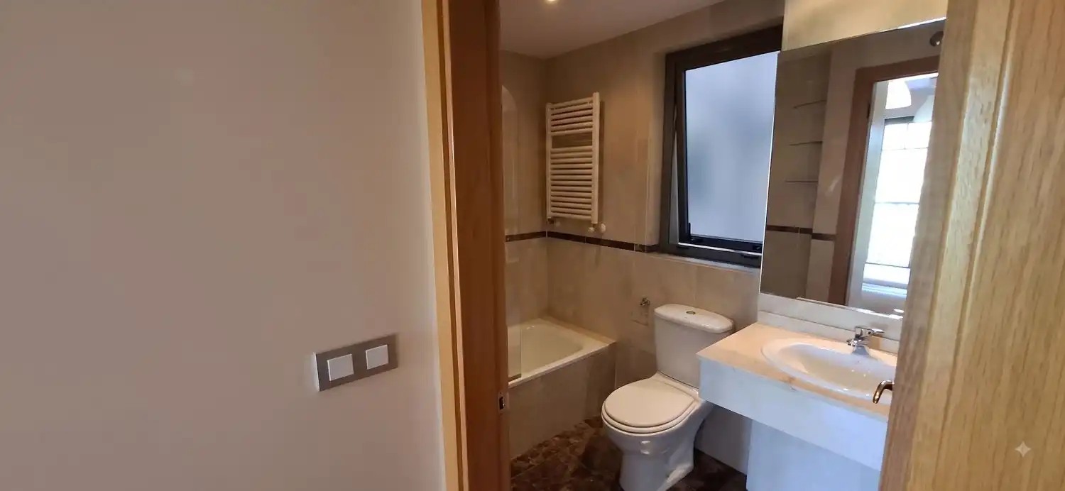 Baño de Piso en venta en A Coruña Capital  con Calefacción y Trastero