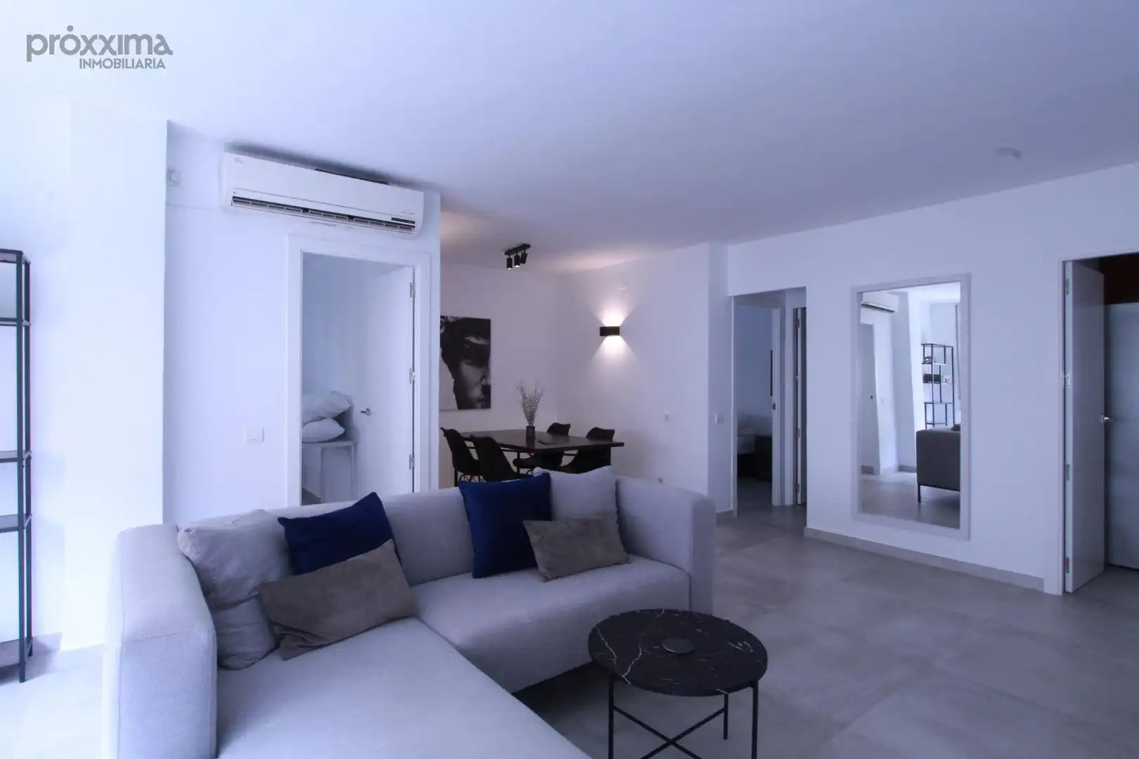 Living room of Flat for rent in Sevilla  with Air Conditioner, Terrace and Furnished