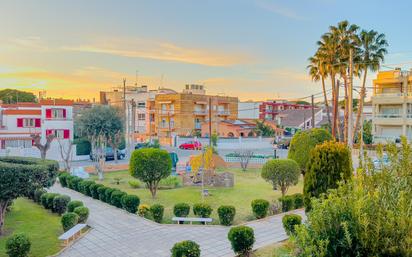 Vista exterior de Apartament en venda en Cubelles amb Aire condicionat, Calefacció i Jardí privat