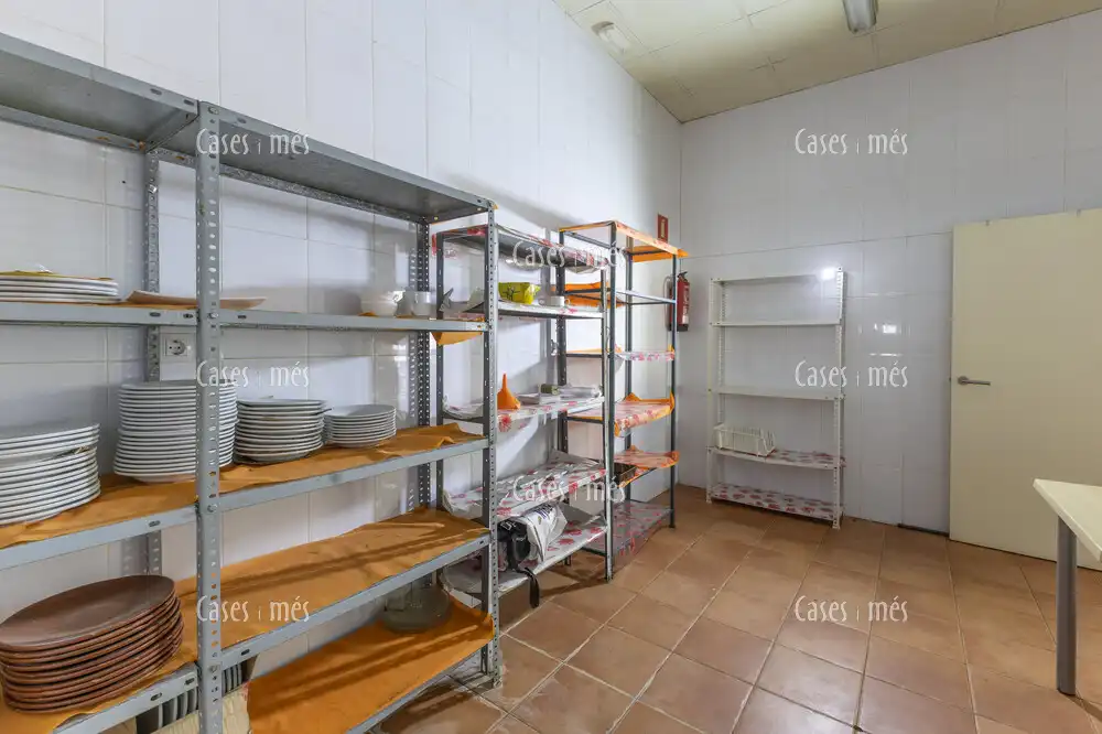 Industrial buildings for sale in Náquera