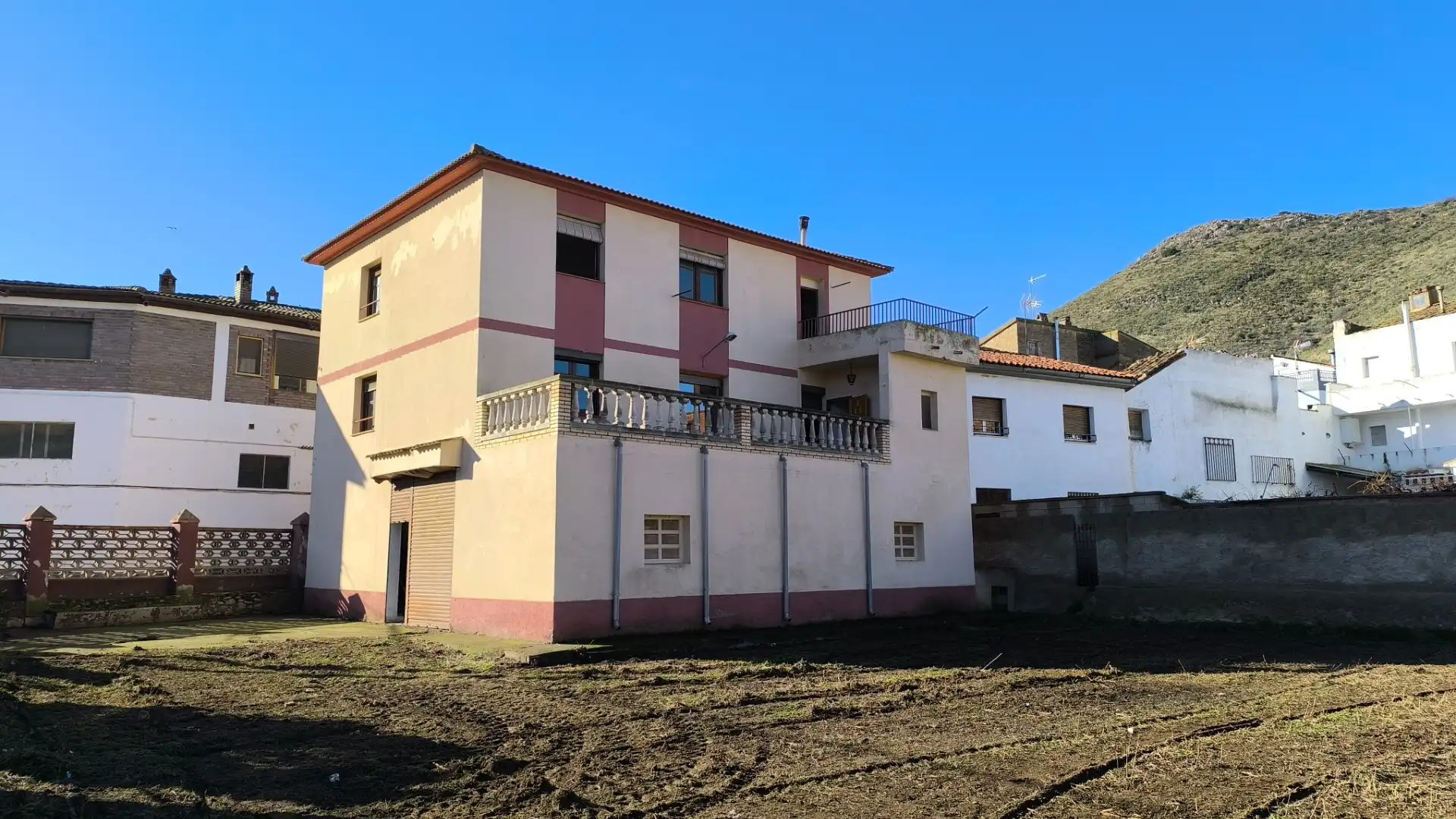 Vista exterior de Casa o chalet en venta en Alpartir con Jardín privado, Terraza y Amueblado