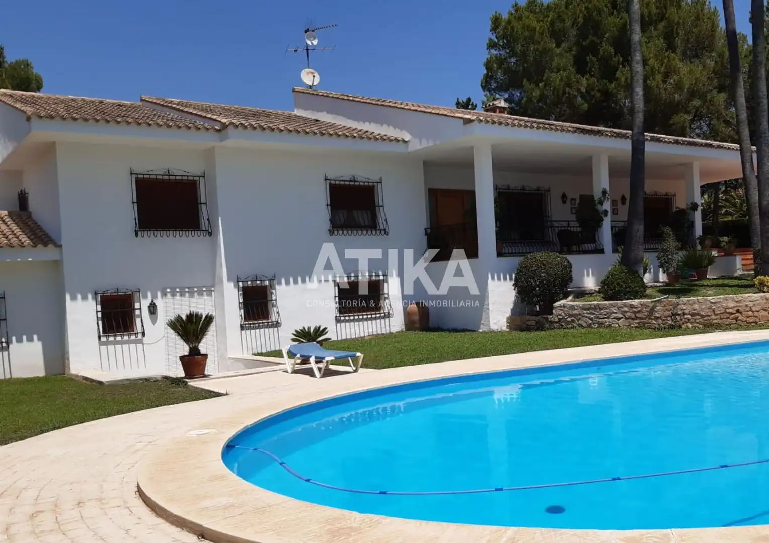 Vista exterior de Casa o xalet en venda en Ontinyent amb Aire condicionat, Calefacció i Jardí privat