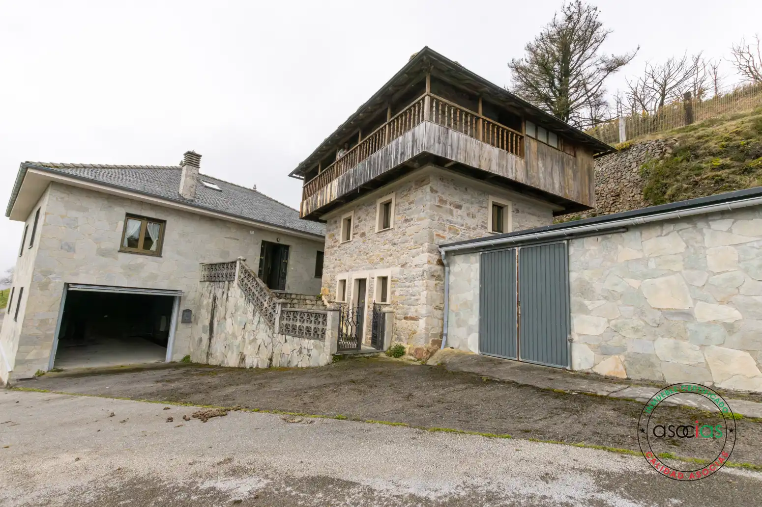 Außenansicht von Haus oder Chalet zum Verkauf in Tineo mit Heizung