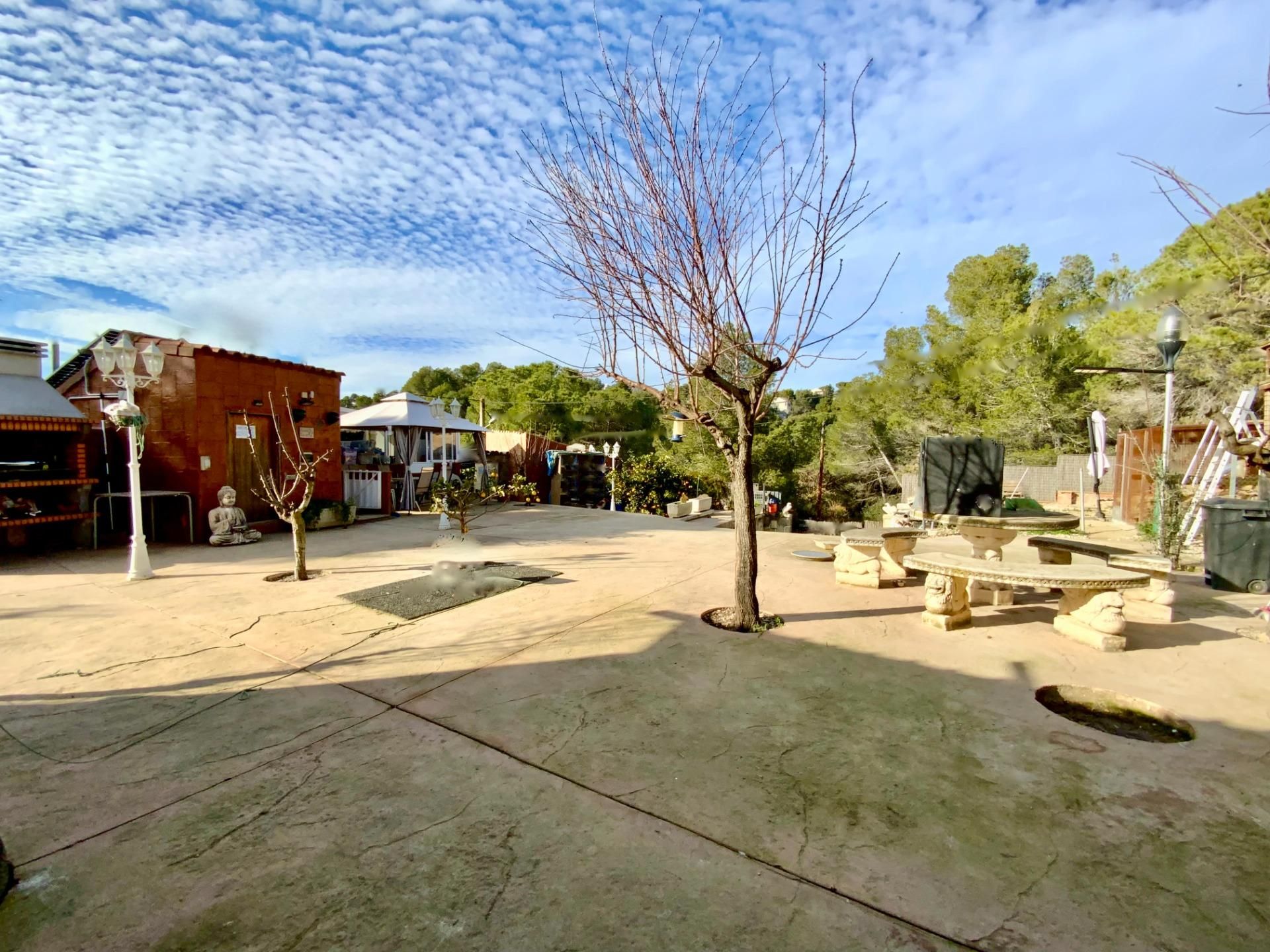 Vista exterior de Casa o xalet en venda en Rubí amb Aire condicionat, Jardí privat i Terrassa