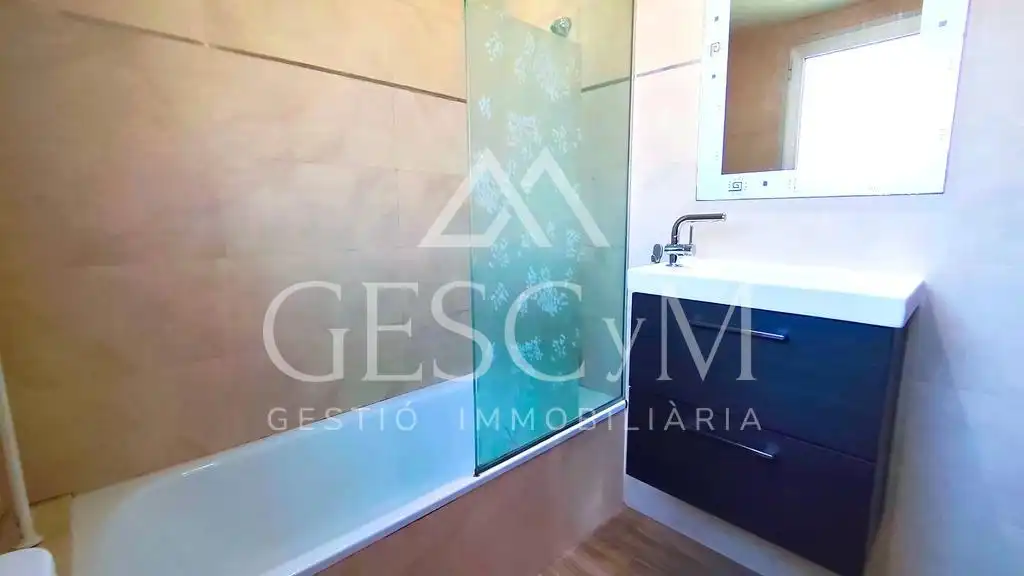 Badezimmer von Wohnung zur Miete in Sabadell mit Heizung, Terrasse und Gemeinschaftspool