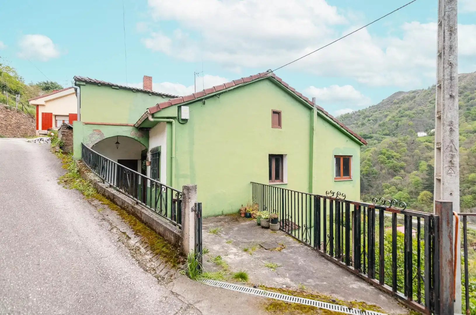 Exterior view of Houses for sale in Aller