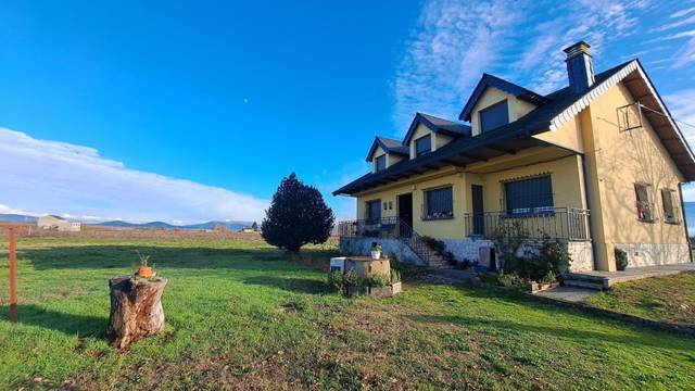 Casa-chalet en Venta en Carracedelo