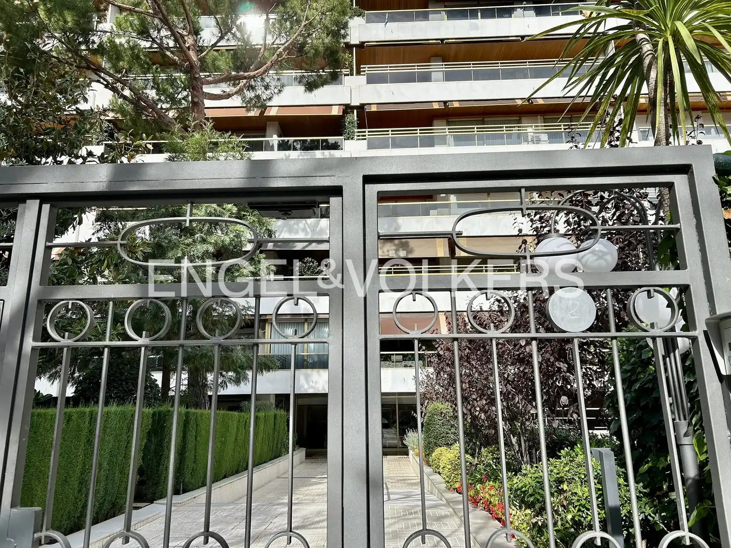 Exterior view of Flat for sale in Barcelona  with Air Conditioner, Heating and Private garden