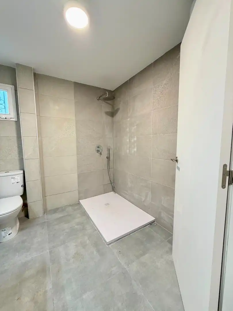 Baño de Piso en venta en Fuengirola con Aire acondicionado, Calefacción y Piscina comunitaria