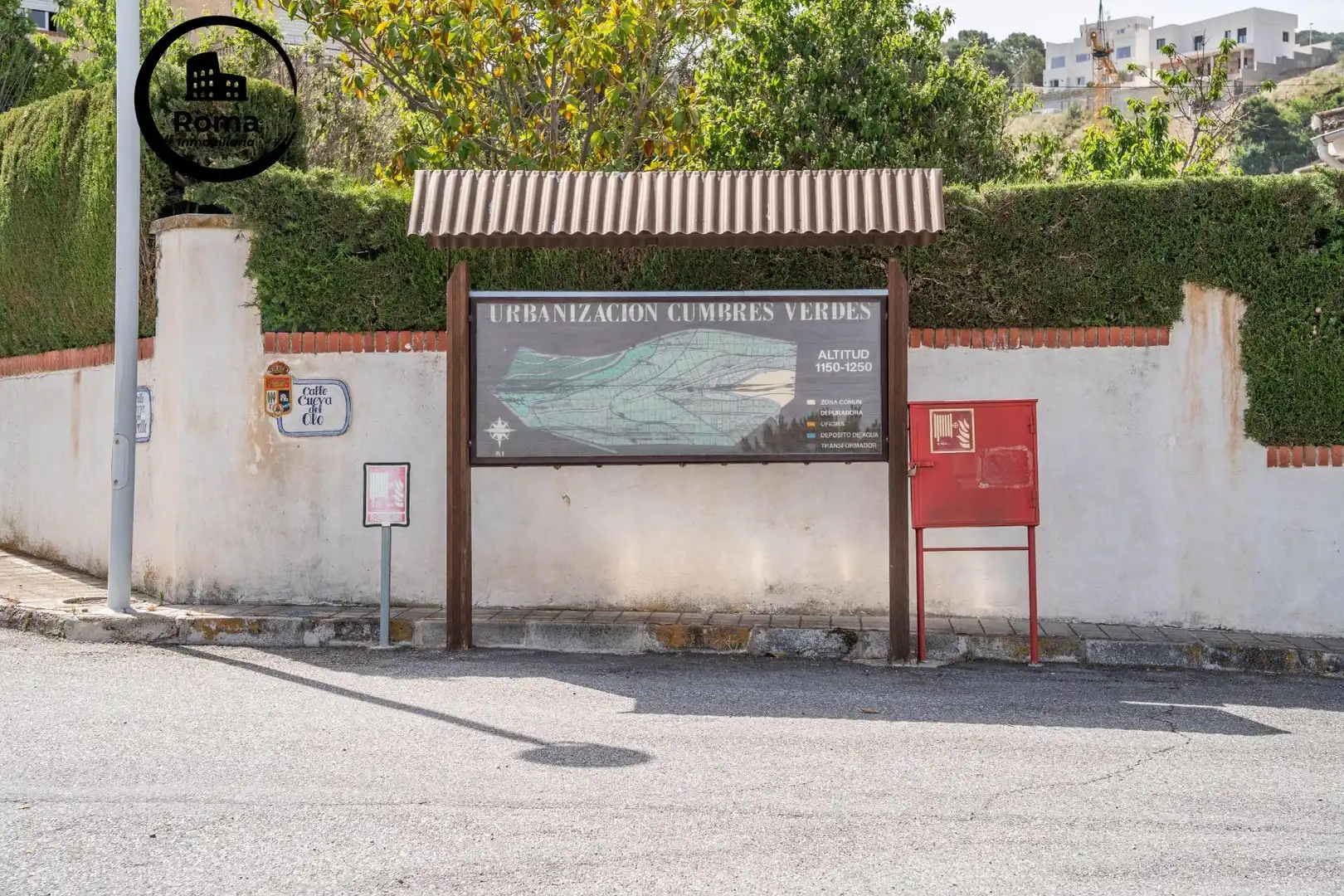 Vista exterior de Casa o xalet en venda en La Zubia amb Aire condicionat, Calefacció i Jardí privat