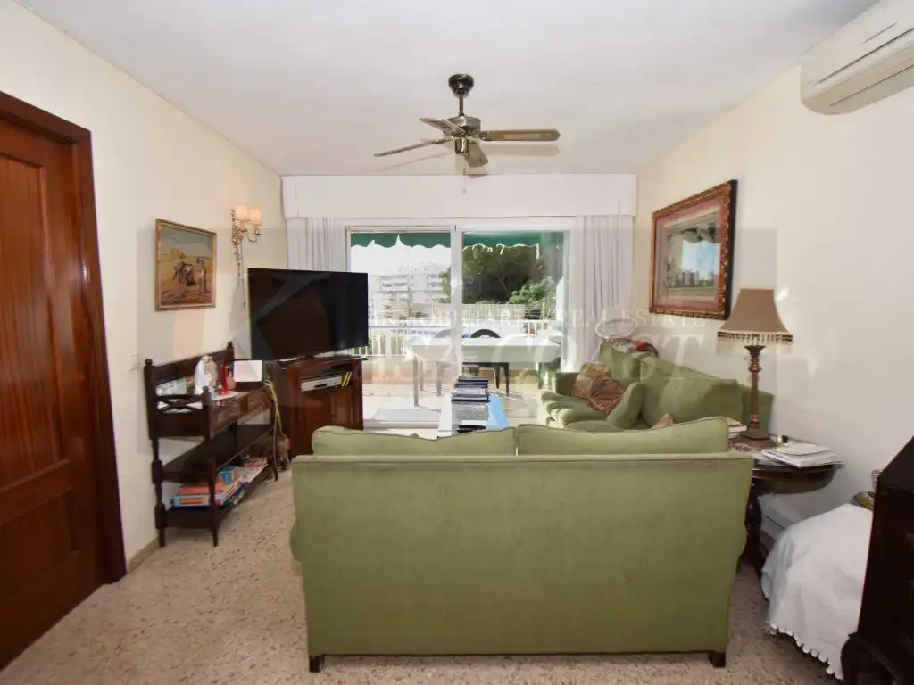 Living room of Flat for sale in Fuengirola  with Air Conditioner, Private garden and Terrace