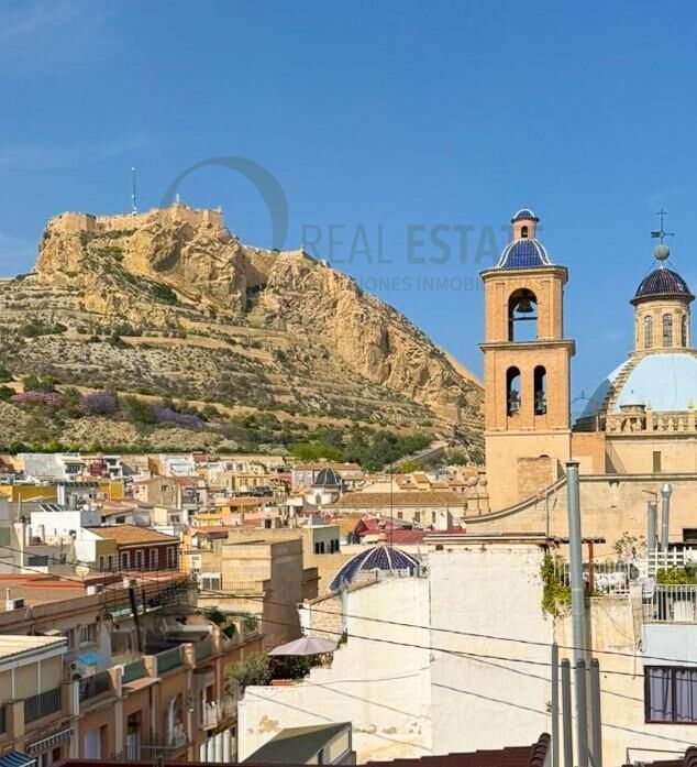 Vista exterior de Pis en venda en Alicante / Alacant amb Calefacció i Balcó