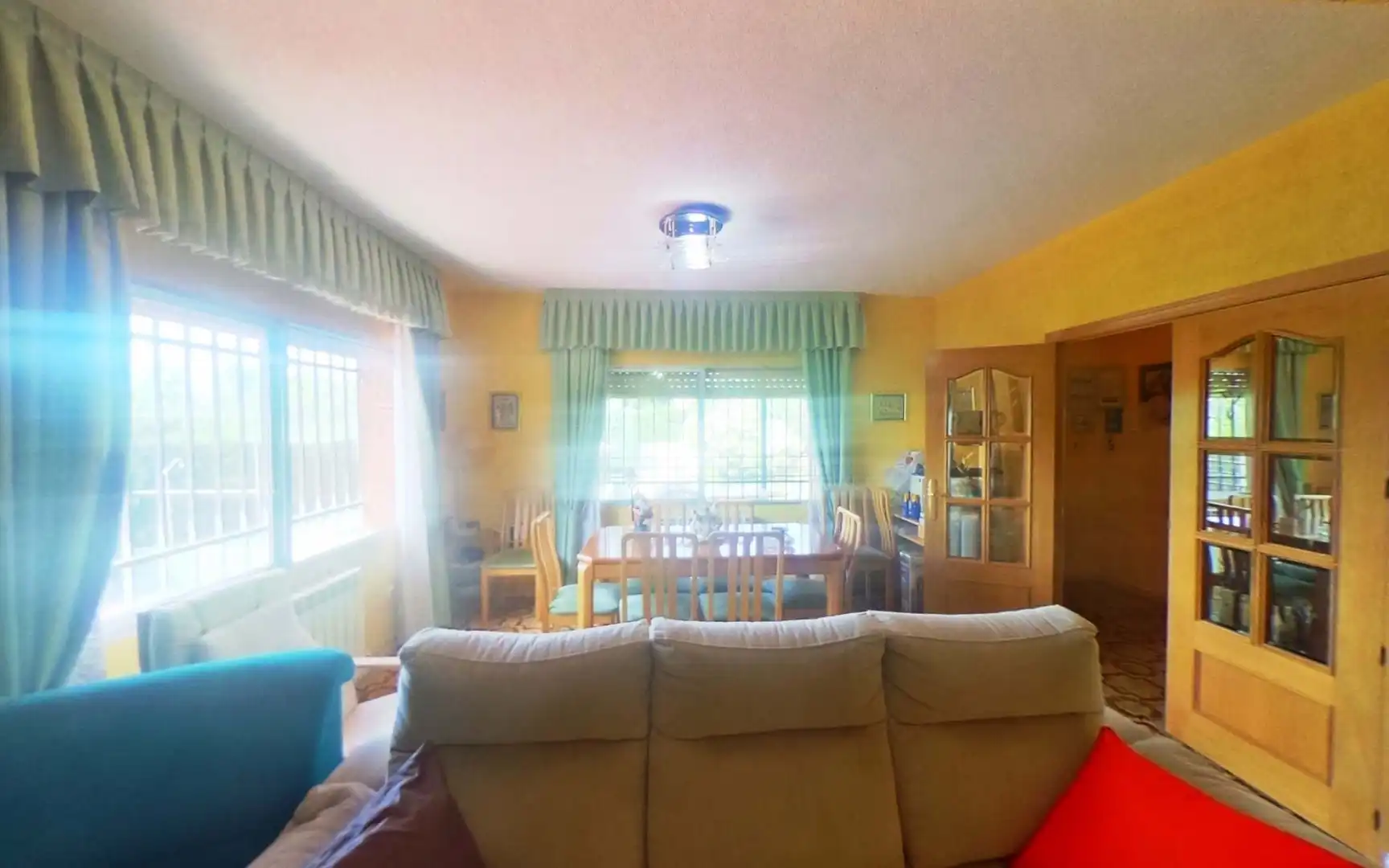 Sala d'estar de Casa o xalet en venda en La Cabrera amb Calefacció, Terrassa i Piscina