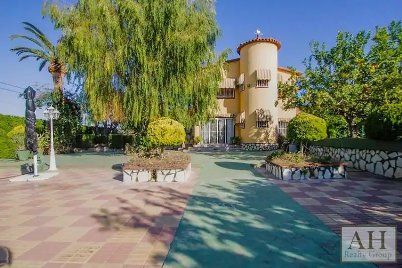 Casa en venta en Pueblo - Urbanizaciones