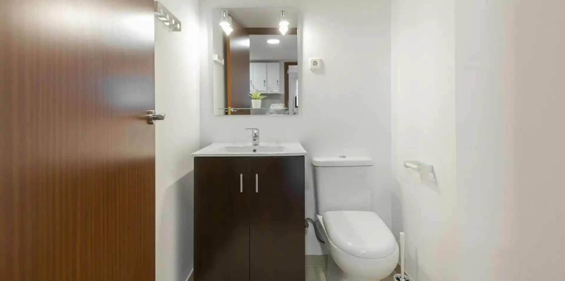 Bathroom of Flat for share in Madrid  with Heating, Furnished and Washing machine