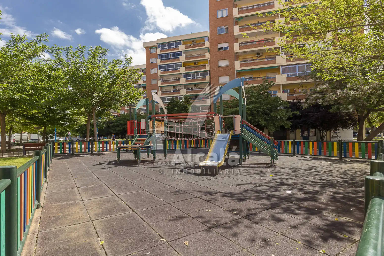 Vista exterior de Pis en venda en Azuqueca de Henares amb Calefacció i Terrassa