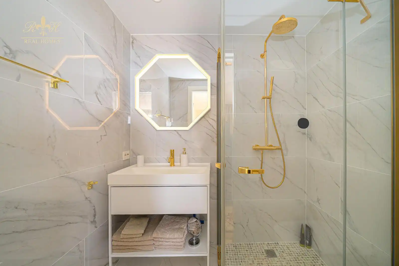 Badezimmer von Dachboden zum Verkauf in Altea mit Klimaanlage, Heizung und Schwimmbad