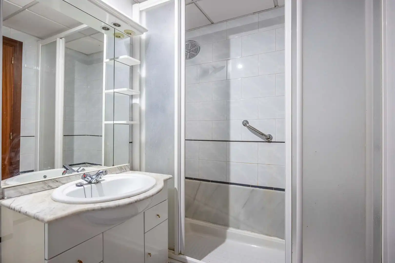Baño de Piso en venta en Alcalá de Guadaira con Aire acondicionado, Terraza y Balcón
