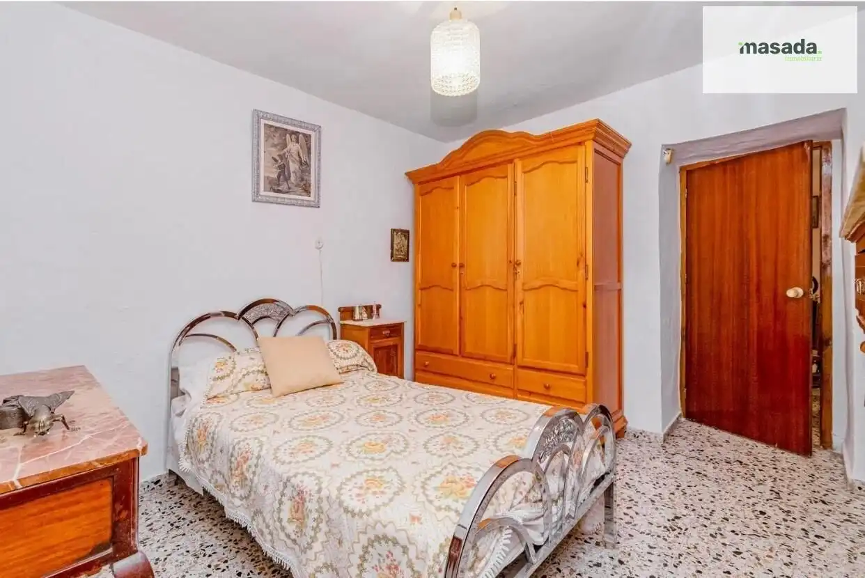 Habitación de Casa adosada en venta en Montefrío