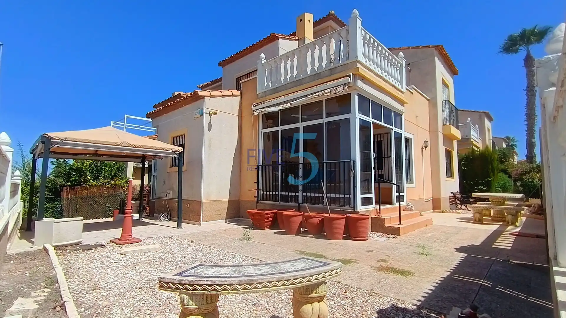House with pool for sale in Algorfa