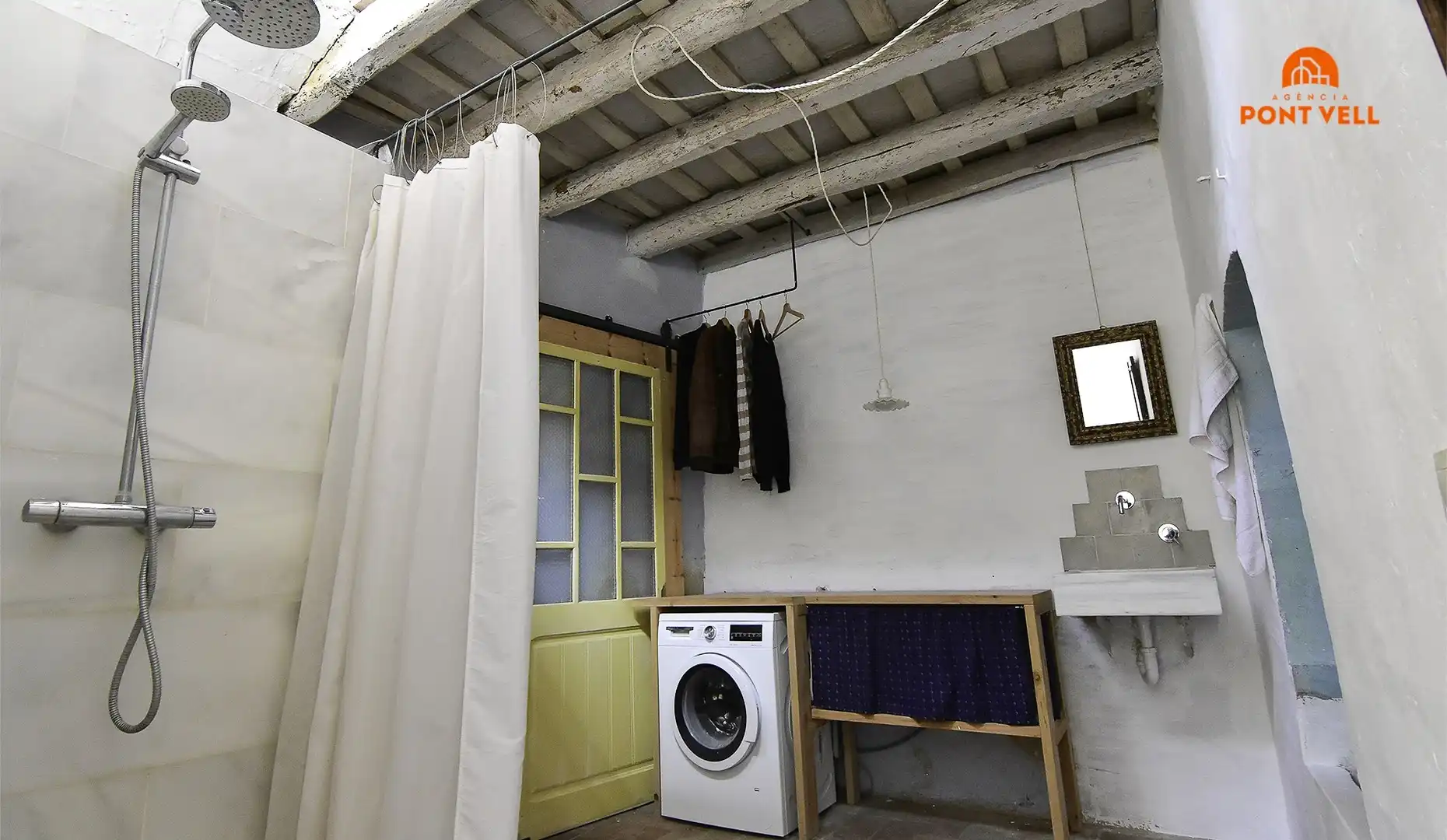 Baño de Finca rústica de alquiler en Rupià con Terraza y Amueblado