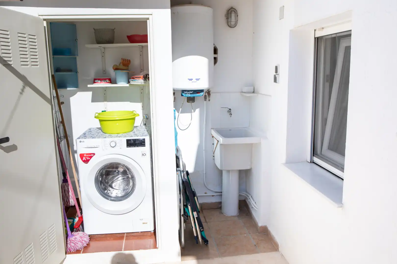 Badezimmer von Wohnung zur Miete in Dénia mit Klimaanlage, Heizung und Terrasse