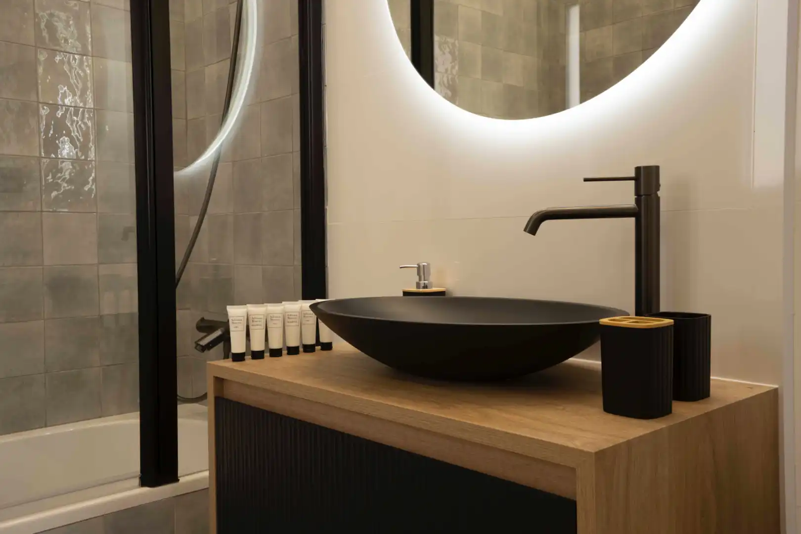 Badezimmer von Wohnung zur Miete in Granada mit Klimaanlage, Heizung und Möbliert