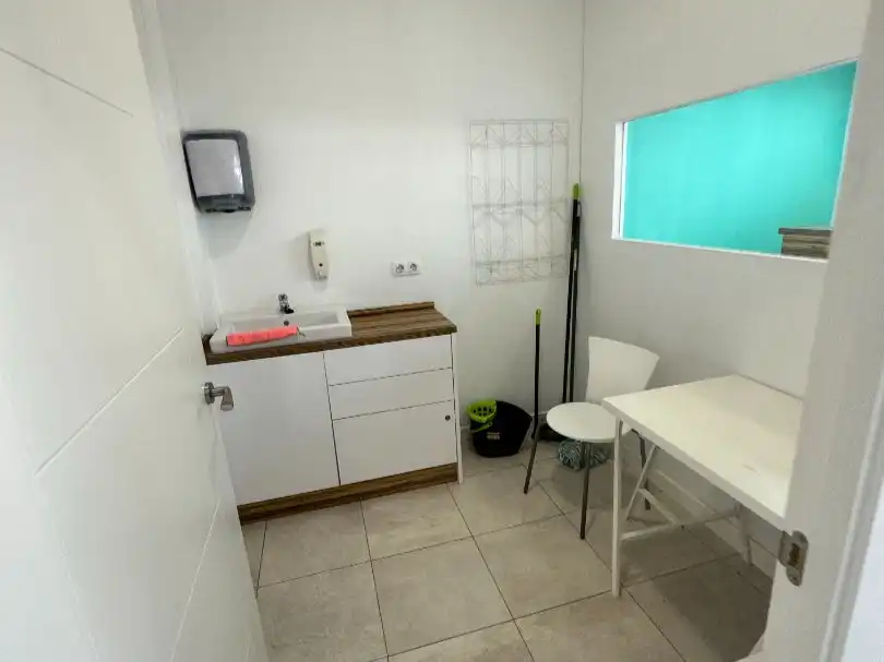 Local de alquiler en Alicante / Alacant con Aire acondicionado y Amueblado