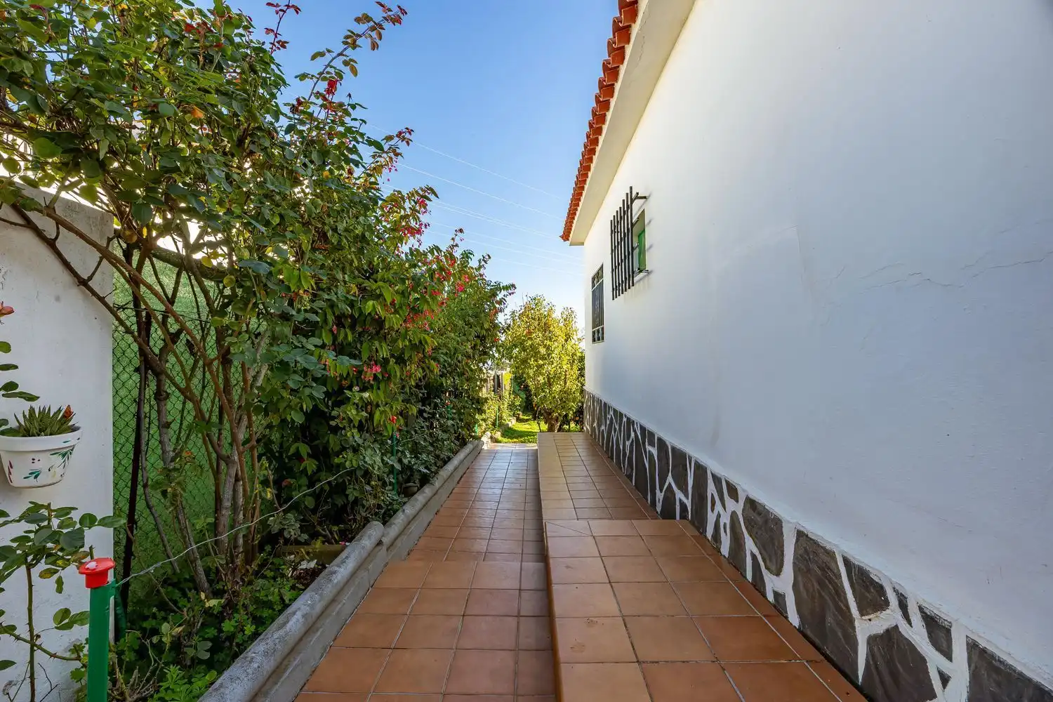 Vista exterior de Casa o xalet en venda en Vega de San Mateo amb Jardí privat i Terrassa