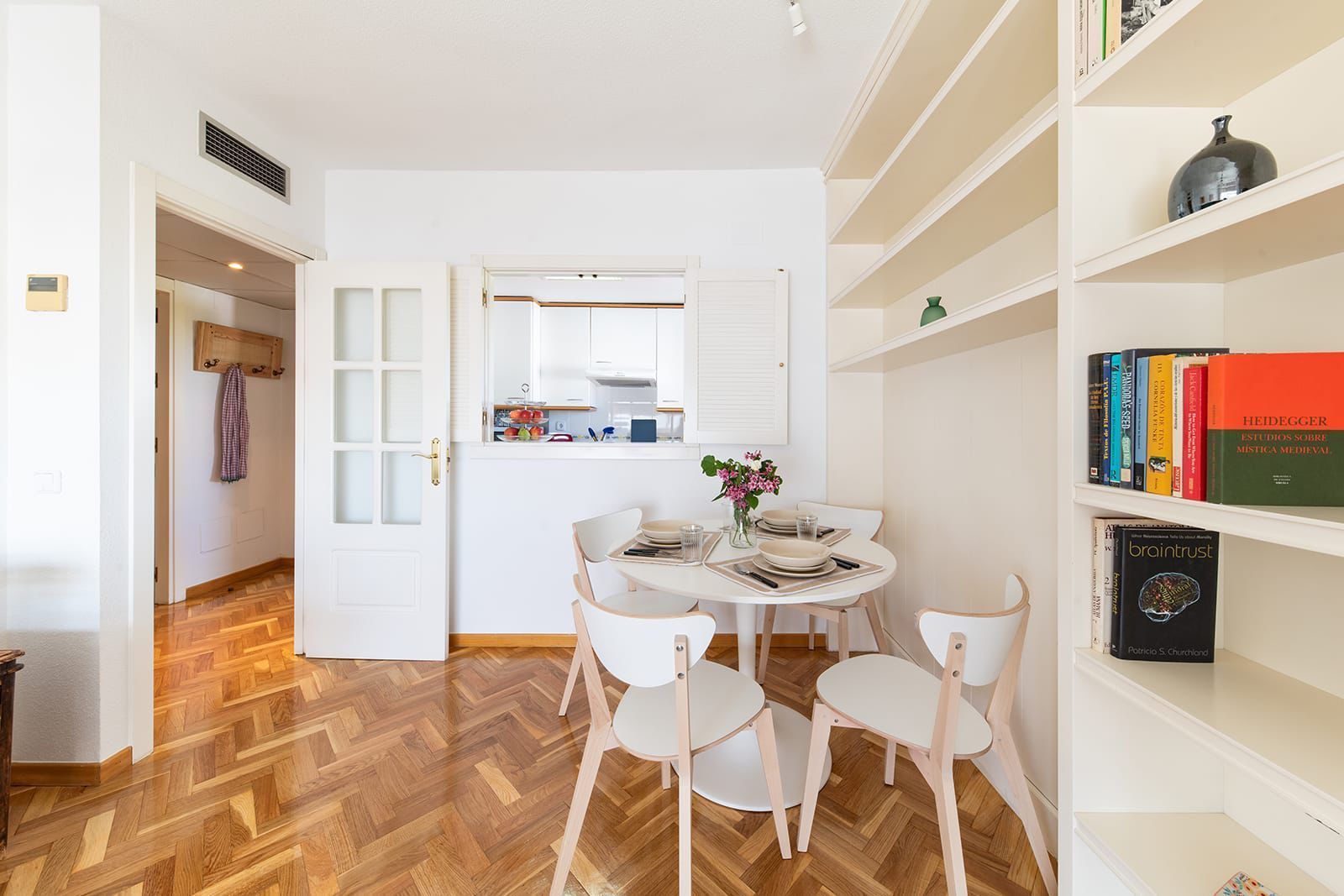 Dining room of Flat to rent in  Madrid Capital  with Air Conditioner, Heating and Furnished