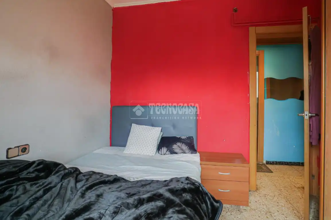 Dormitori de Pis en venda en Sant Boi de Llobregat amb Aire condicionat i Balcó