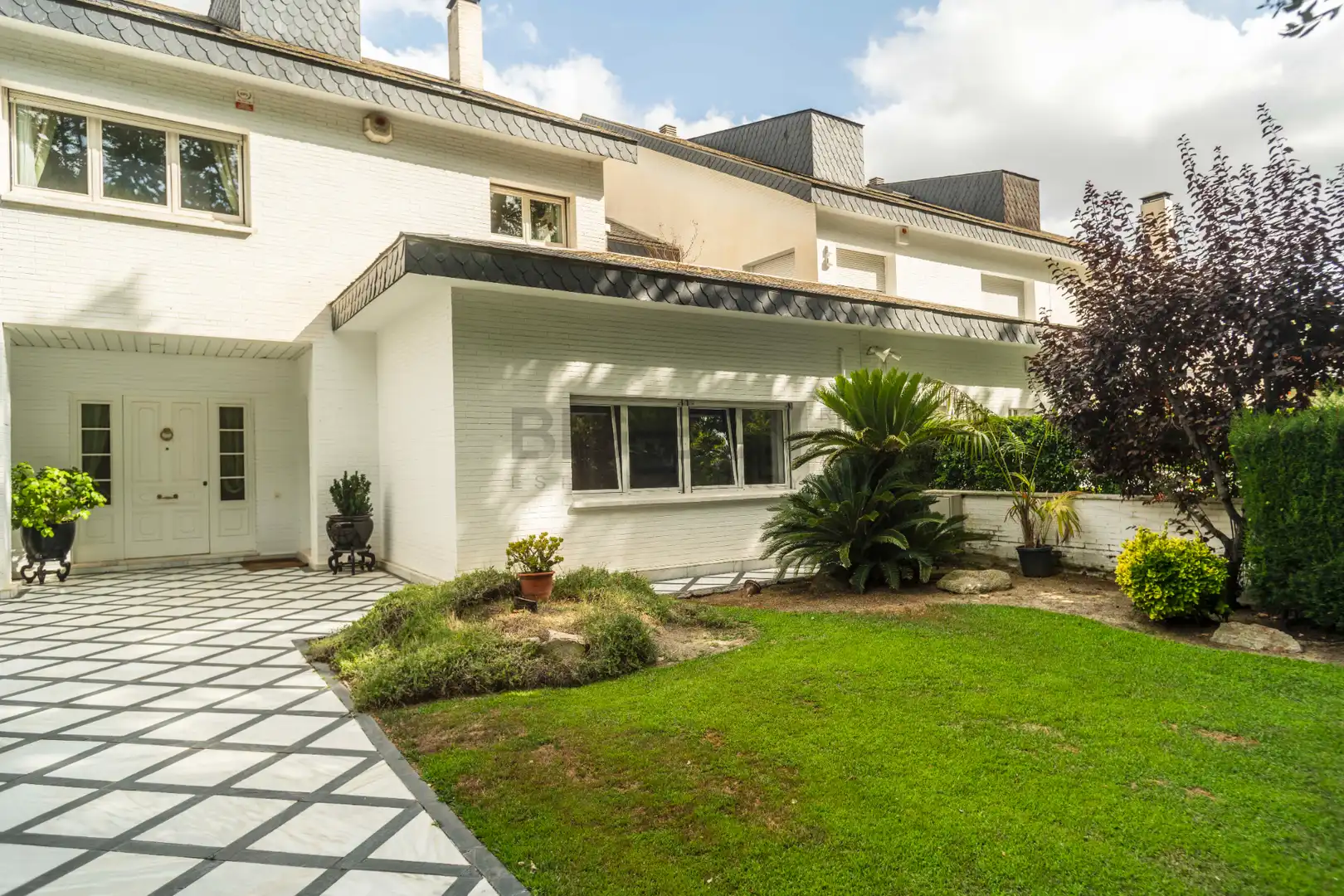 Vista exterior de Casa o xalet en venda en Barcelona amb Aire condicionat, Calefacció i Jardí privat