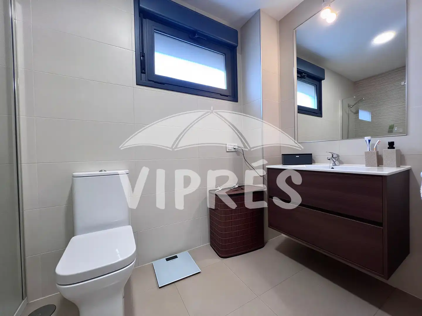 Baño de Piso en venta en Cáceres con Trastero, Piscina y Amueblado