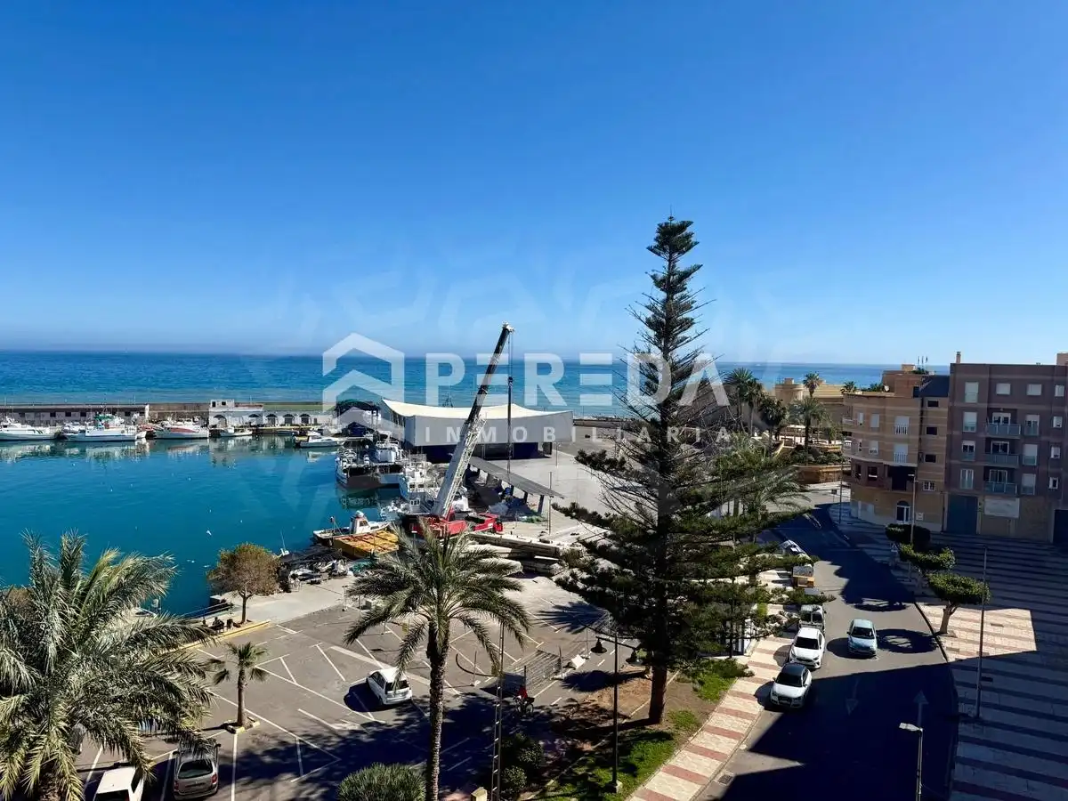 Vista exterior de Ático en venta en Roquetas de Mar con Terraza