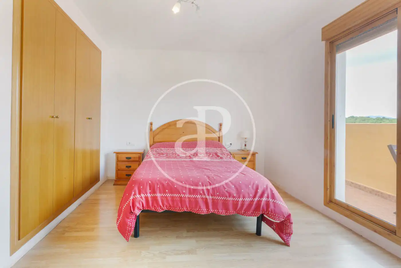 Habitación de Casa adosada en venta en Chiva con Aire acondicionado, Calefacción y Jardín privado