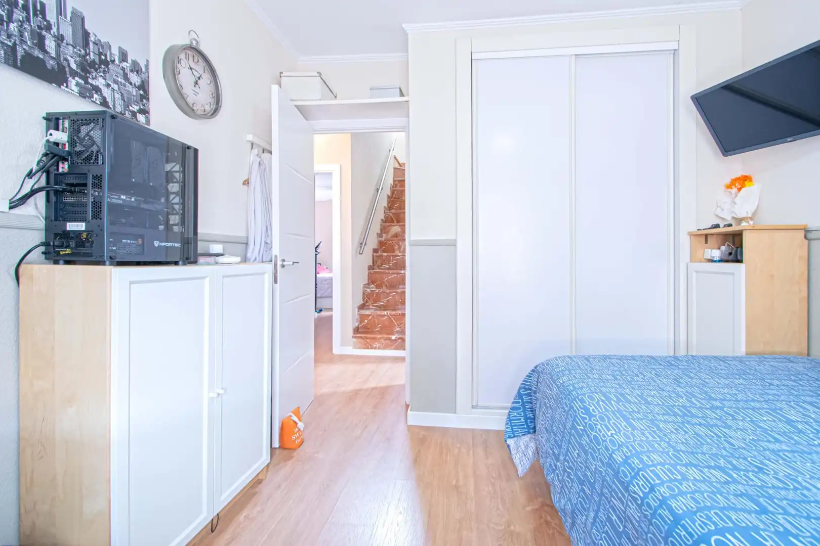 Habitación de Casa adosada en venta en Gines con Aire acondicionado, Jardín privado y Trastero
