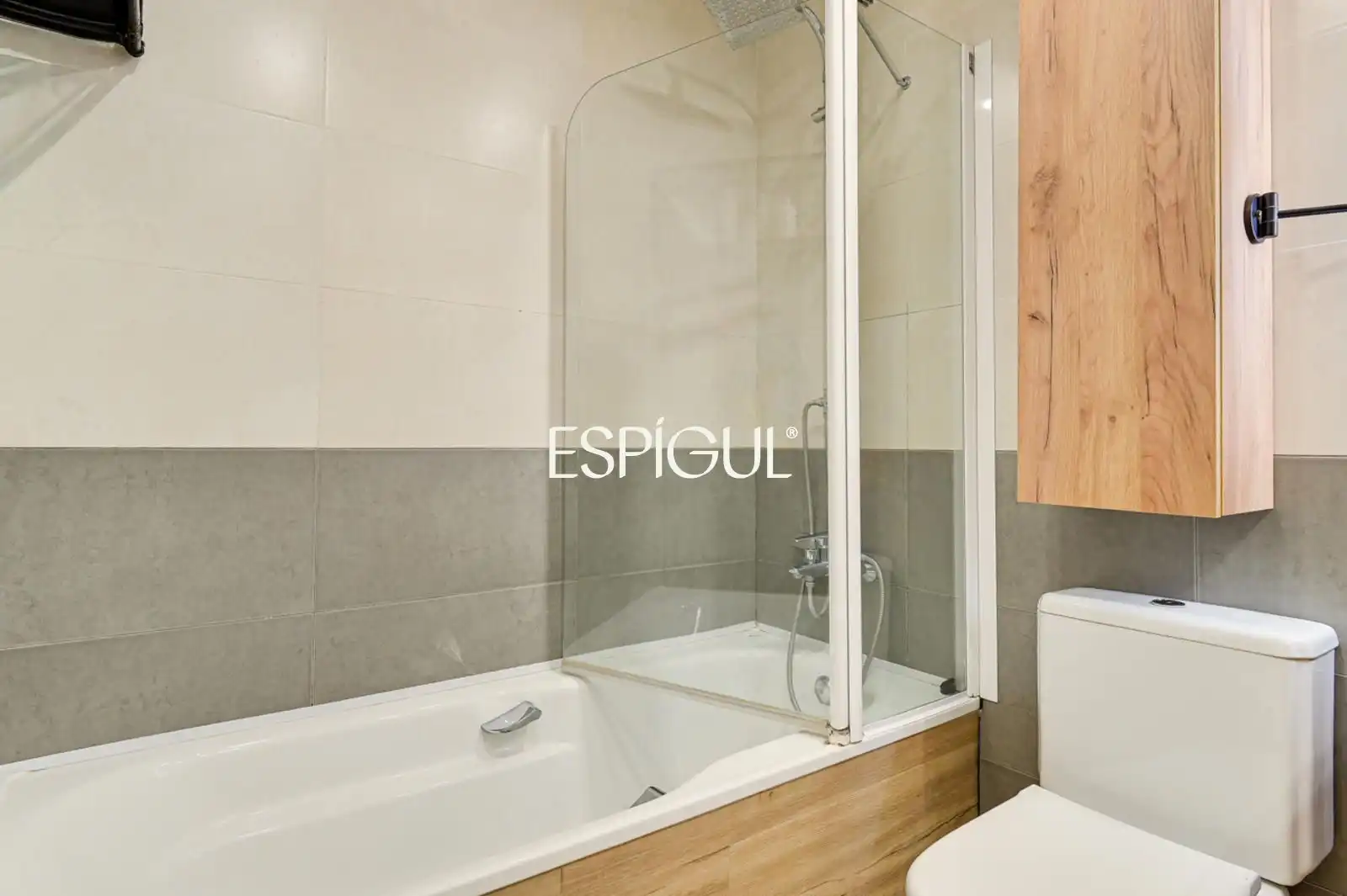 Baño de Casa o chalet en venta en Aiguaviva con Aire acondicionado, Calefacción y Parquet