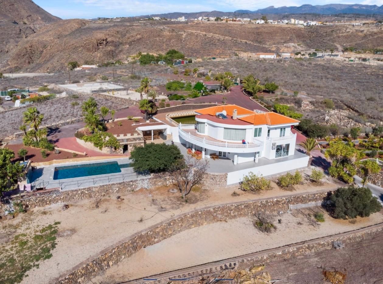 Exterior view of House or chalet for sale in San Miguel de Abona  with Air Conditioner, Private garden and Terrace