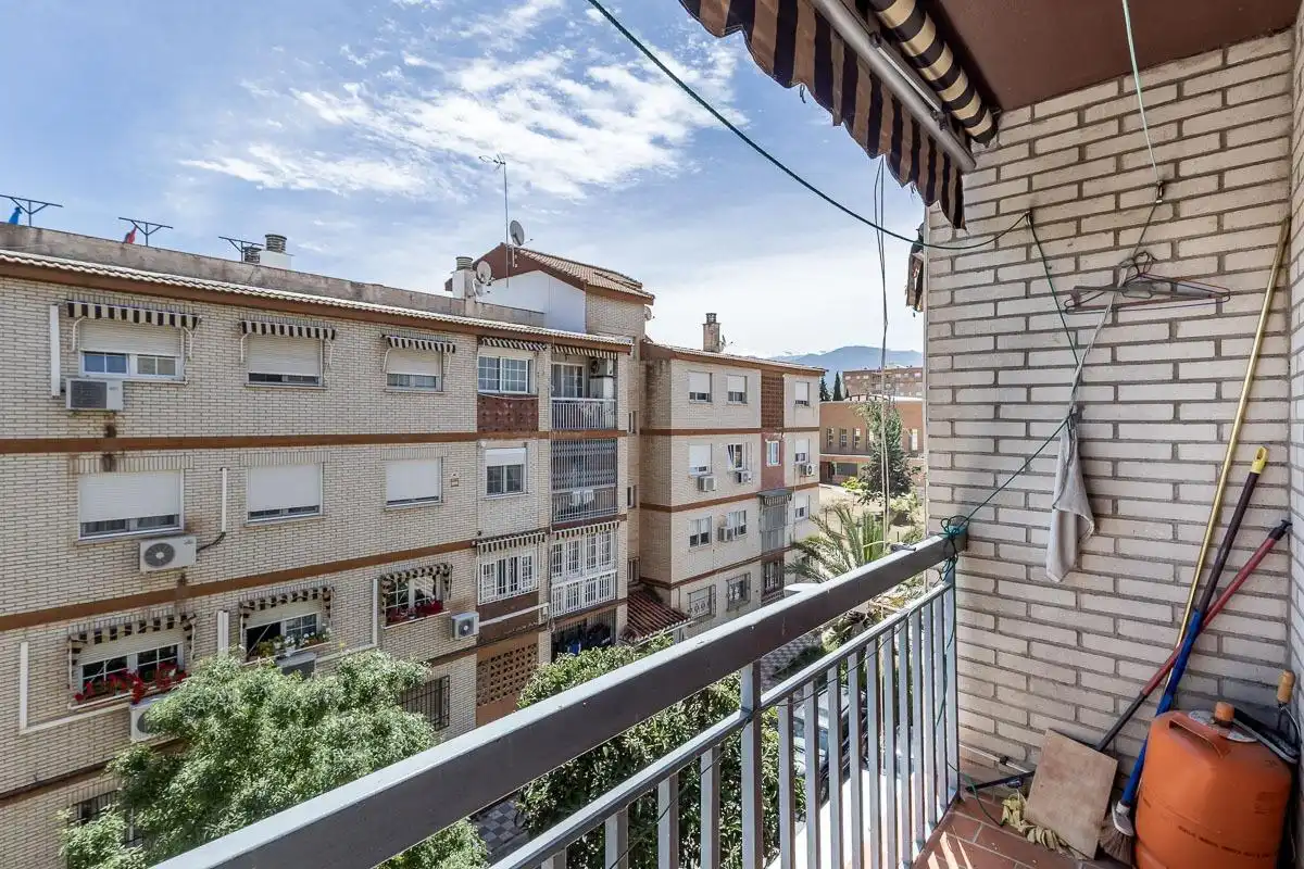 Vista exterior de Piso en venta en Granada con Aire acondicionado y Calefacción