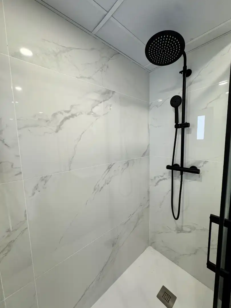 Bathroom of Study for rent in Estepona  with Air Conditioner, Heating and Private garden