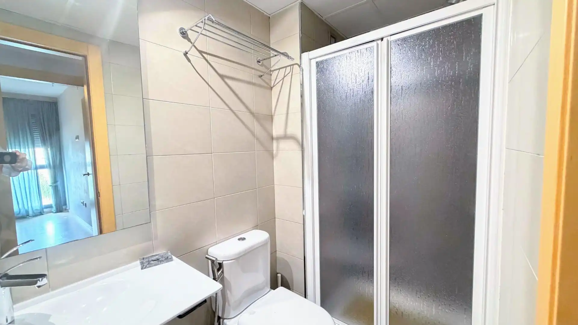 Bathroom of Flat for rent in El Bajondillo