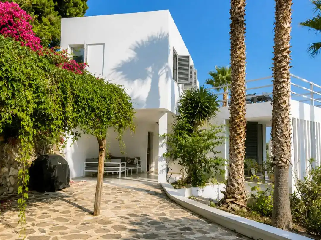 Vista exterior de Casa o xalet en venda en Salobreña amb Aire condicionat, Piscina i Balcó
