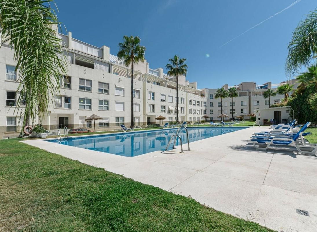 Swimming pool of Planta baja to rent in Marbella  with Air Conditioner, Heating and Terrace