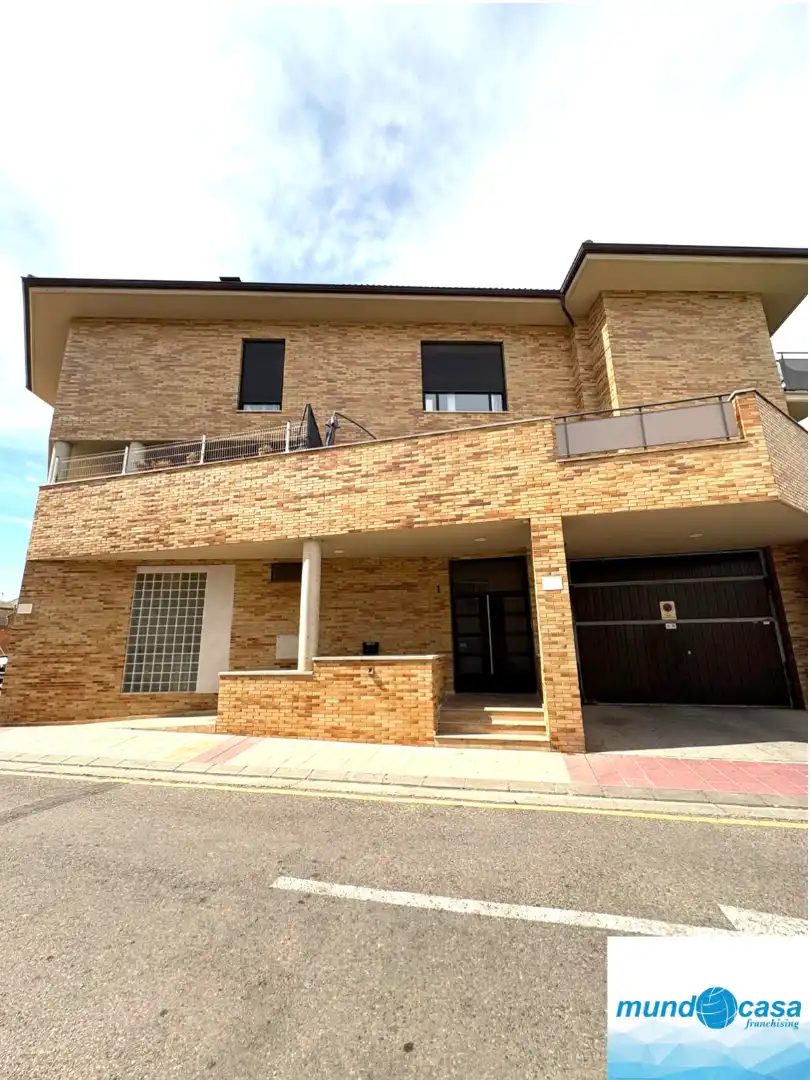 Exterior view of Flat for sale in Pinseque  with Air Conditioner, Heating and Terrace