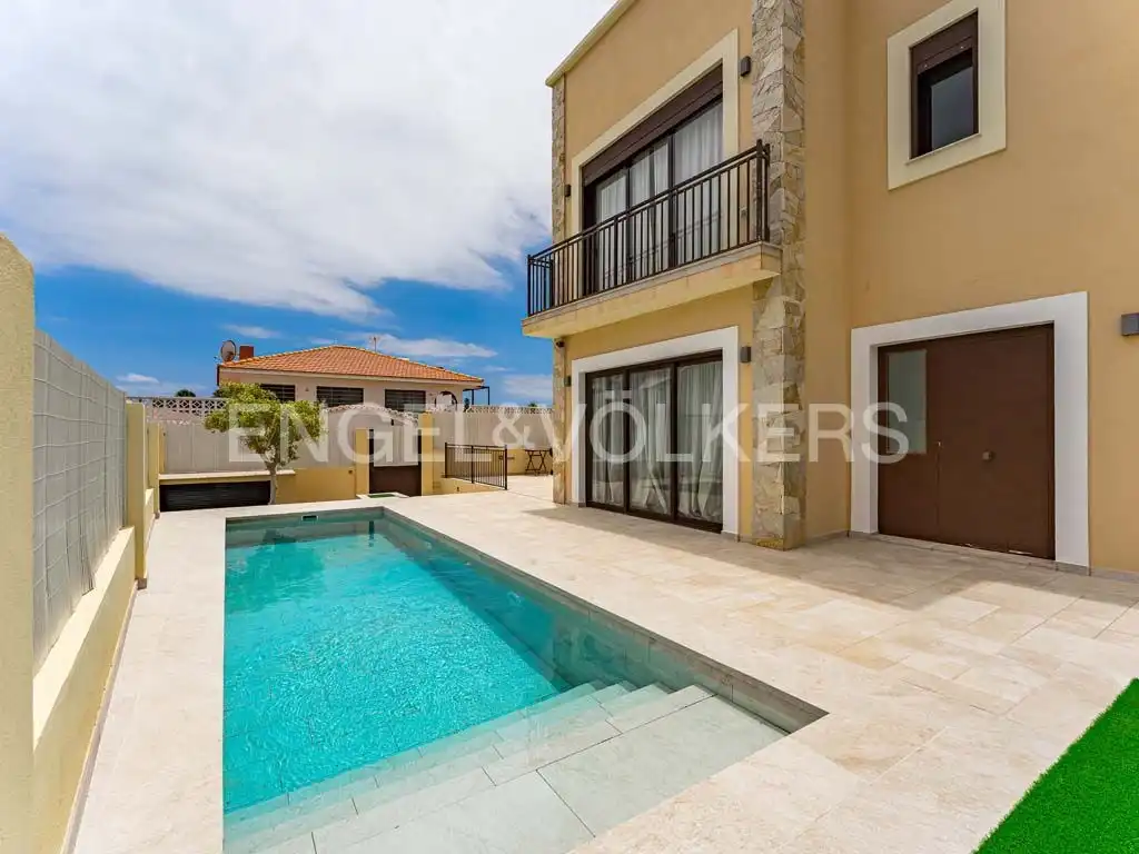 Terrassa de Casa o xalet en venda en Granadilla de Abona amb Aire condicionat, Terrassa i Piscina