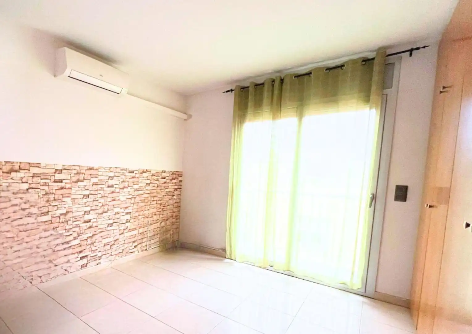 Dormitori de Casa o xalet en venda en Barberà del Vallès amb Aire condicionat, Terrassa i Balcó