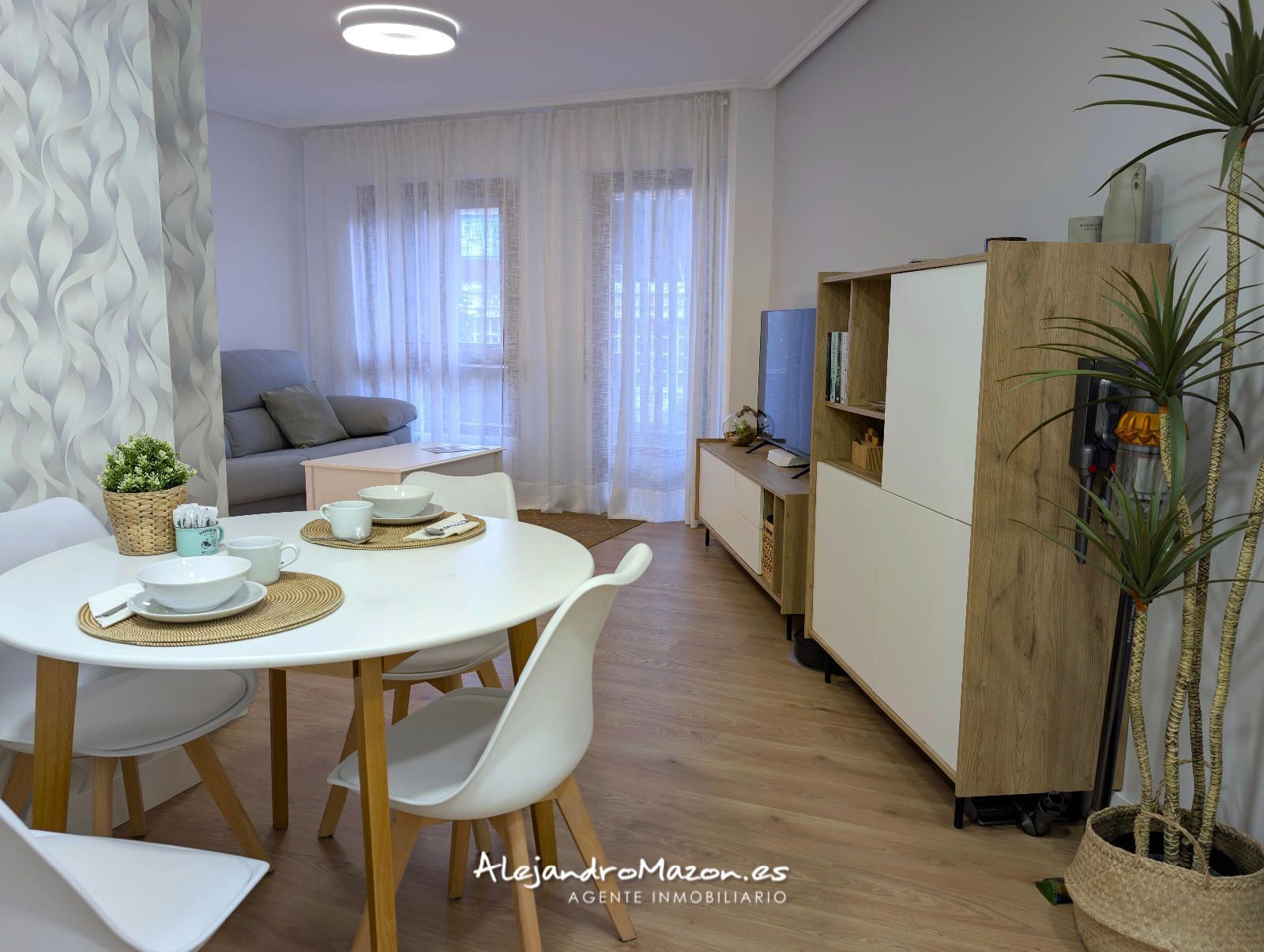 Sala de estar de Piso en venta en Castro-Urdiales con Calefacción, Parquet y Terraza