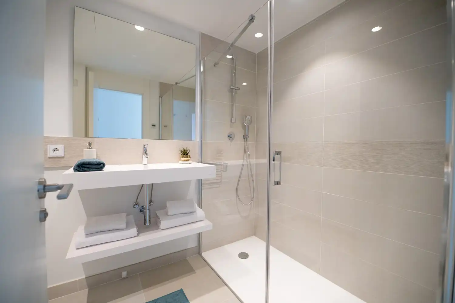 Badezimmer von Wohnung zum Verkauf in Fuengirola mit Klimaanlage, Heizung und Terrasse